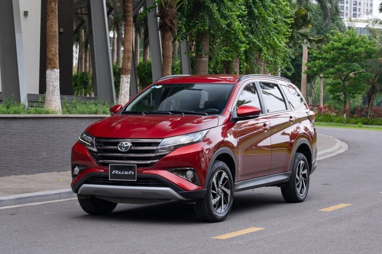 Xếp hạng 7: Toyota Rush, tăng những 6 bậc so với năm ngoái, đạt doanh số 68.687 xe, chiếm 2,4% thị phần. Tại Việt Nam, Toyota Rush bán chạy thứ ba trong phân khúc xe MPV đa dụng sau Mitsubishi Xpander và Suzuki XL7. (Ảnh: Toyota Việt Nam)