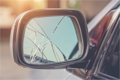 4 dấu hiệu nhận biết gương chiếu hậu ô tô cần thay thế