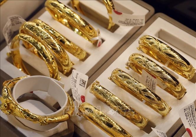 Giá vàng tăng 'điên cuồng', người mua lãi chồng lãi chỉ trong nửa tháng