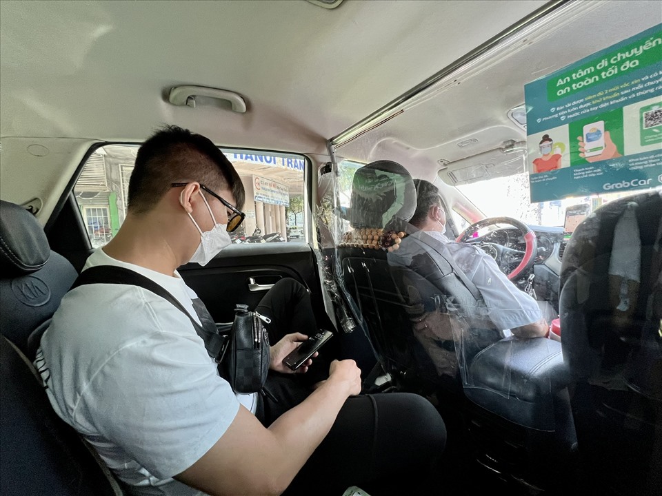 'Cháy hàng' taxi công nghệ, giá cước cao hơn taxi truyền thống