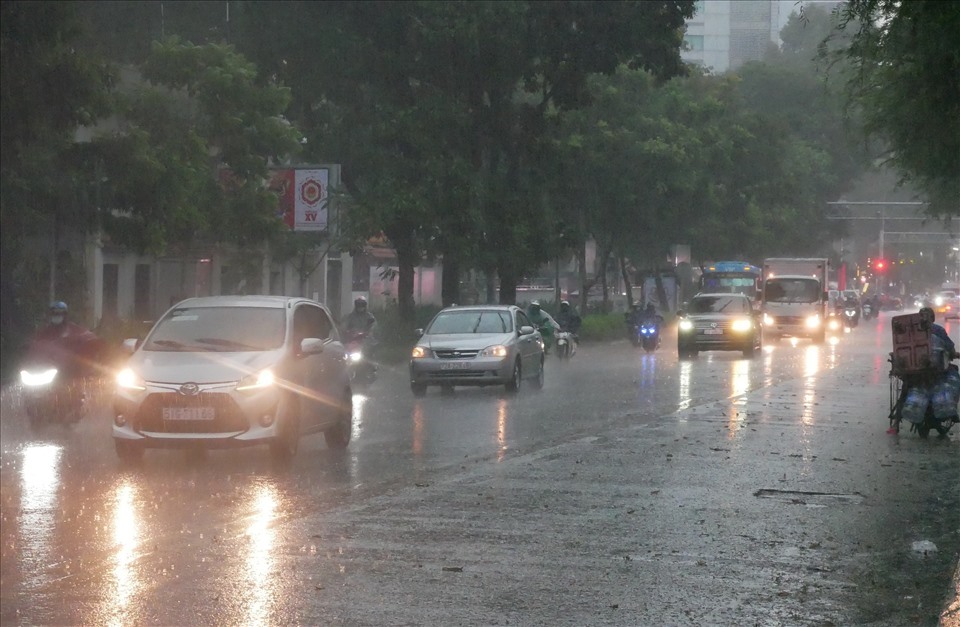 Những bộ phận xe ôtô cần kiểm tra trước khi di chuyển dưới mưa