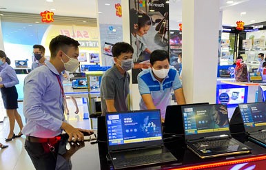 Hà Nội: Đổ xô mua laptop, nhiều shop cháy hàng, mẫu giá rẻ khan hiếm