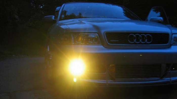 Hà Nội mù sương cả ngày, có nên bật đèn sương mù khi đi trong thành phố?