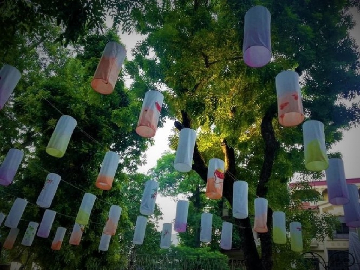 Local people on Phung Hung street begin to hang lanterns on September 24, with the 300-metre long road lit up each year to mark the Mid-Autumn Festival.
