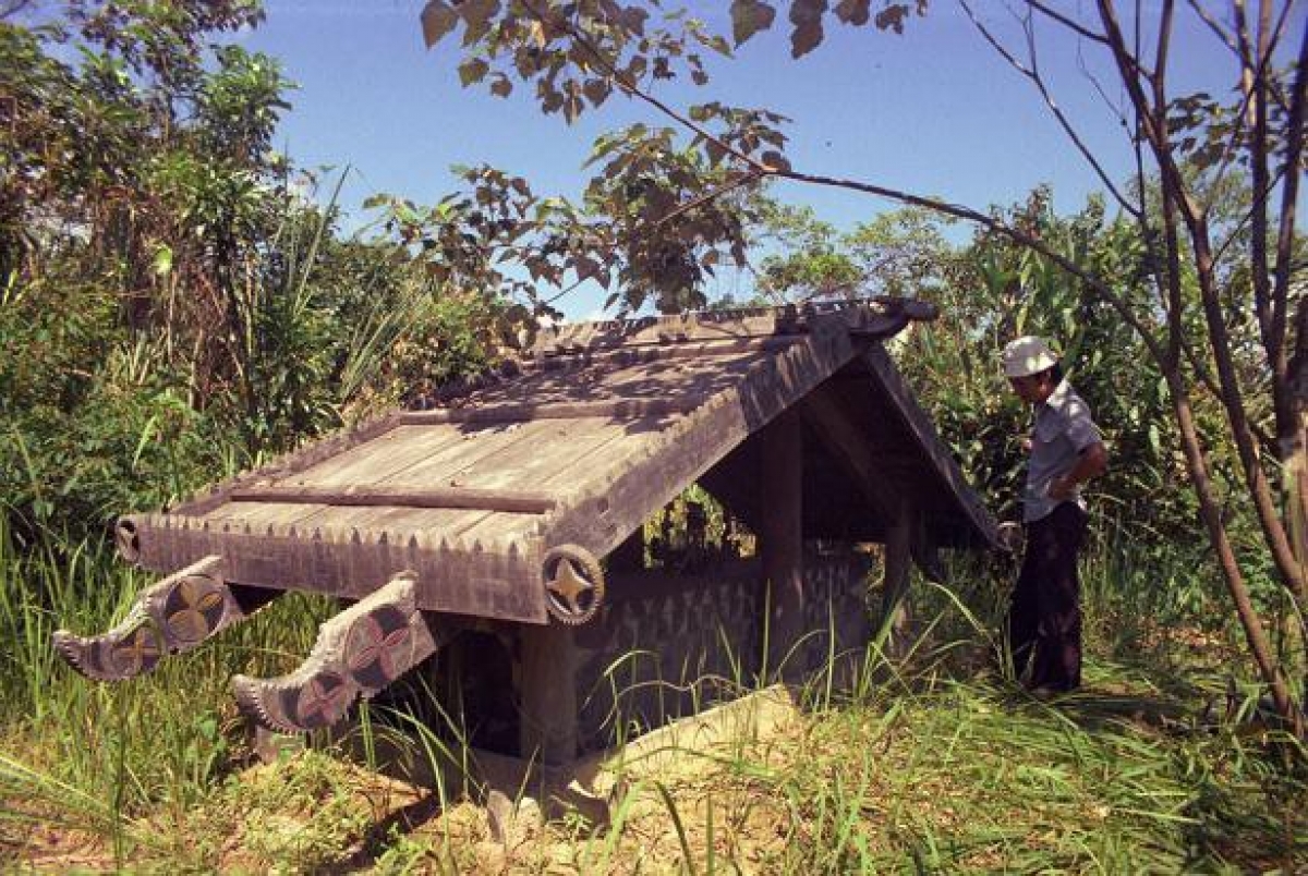 A tomb house of the Co Tu in Thua Thien-Hue province