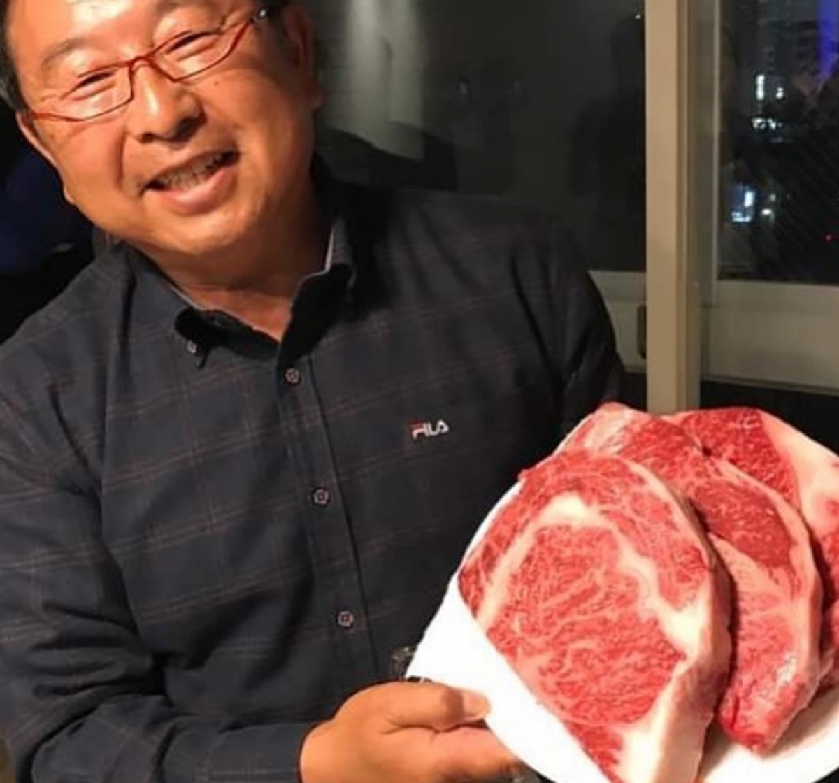 Được gọi là Ozaki (miếng thịt trong bánh), loại thịt bò thượng hạng này là sản phẩm từ trang trại ở Nhật Bản.