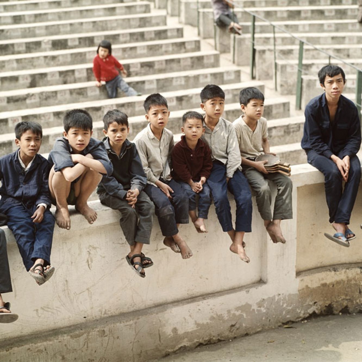 Children gather at the Hang Day stadium in 1975.