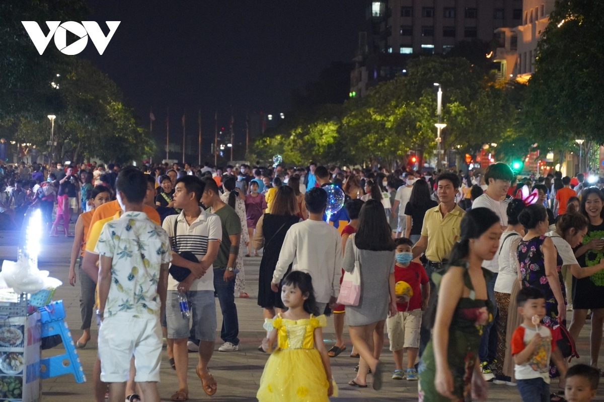 Nguyen Hue pedestrian street is usually packed each day, in contrast to the past when it was only crowded on the weekend.