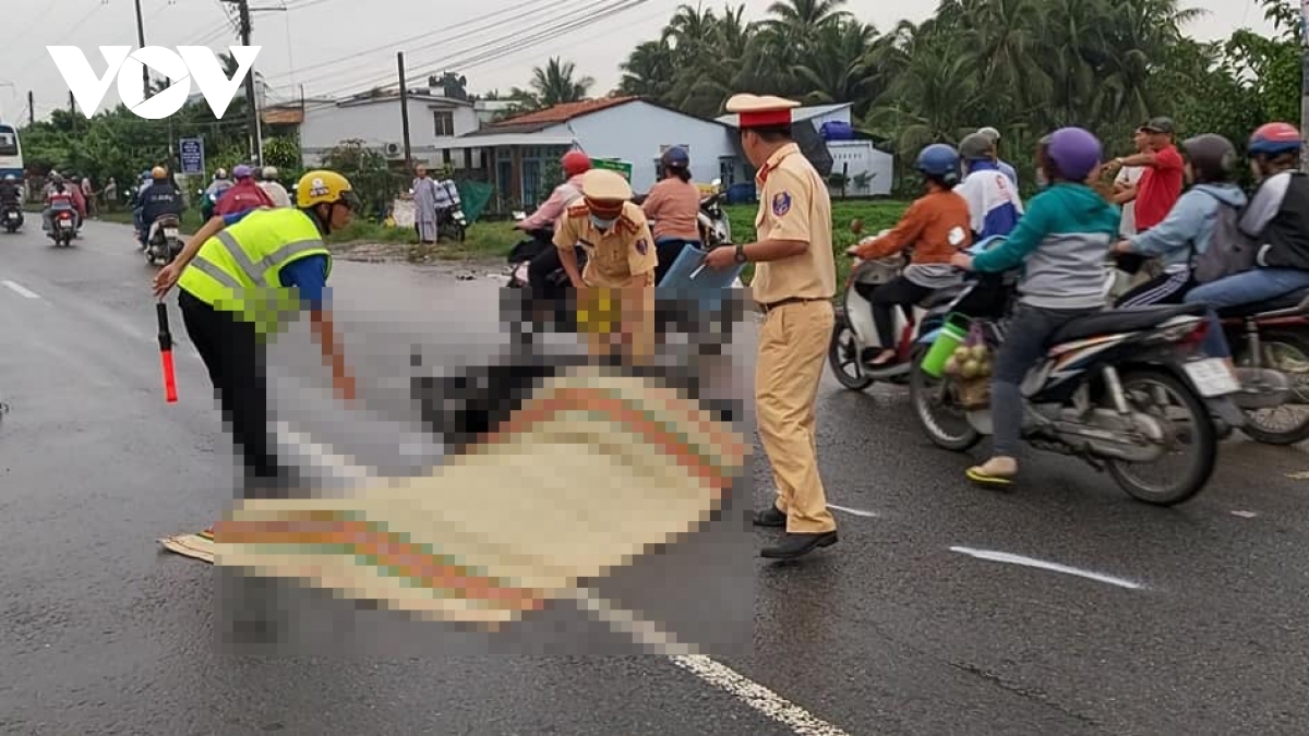 At the scene of a traffic accident in Tien Giang province