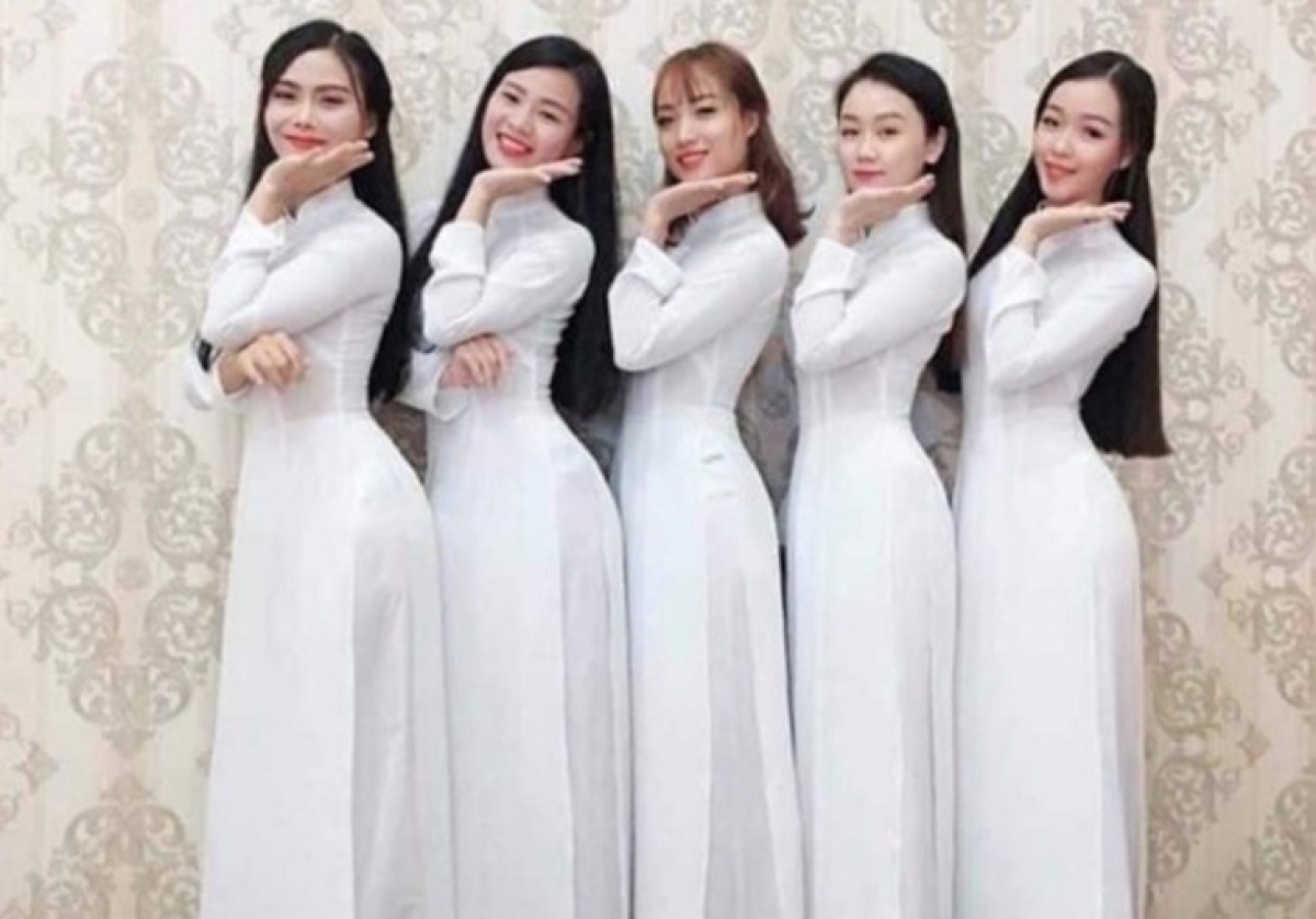 Ao Dai, the Traditional Dress in Vietnam | Réhahn