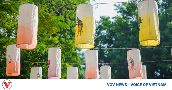 Lanterns provide colour for Hanoi street ahead of Mid-Autumn Festival
