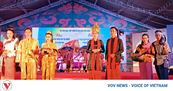 Khmer people put traditional outfits on display at Ok Om Bok Festival