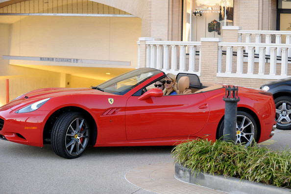 Ngắm bộ sưu tập siêu xe của tiểu thư Paris Hilton - ảnh 6