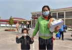 75 học sinh mầm non Hải Dương hết cách ly, ríu rít về nhà ăn Tết