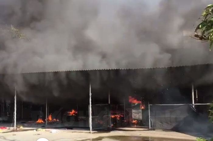 Cháy lớn, 2 cửa hàng bị thiêu rụi, thiệt hại nặng