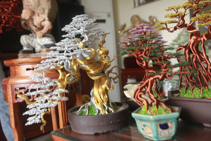 Được biết trước kia anh Thành thường làm cây bonsai với thân, cành dài nhưng hiện tại anh đã làm ngắn theo tỷ lệ bonsai quốc tế