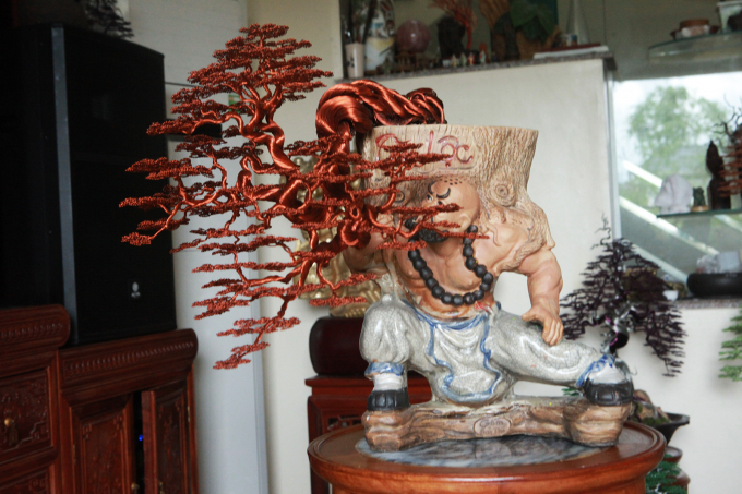 Tác phẩm có dáng thế quái có giá 3 triệu đồng