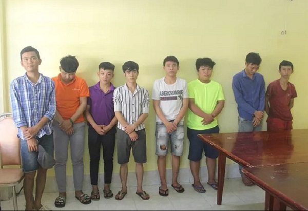 Nghe VietNamNet: Bắt giữ 8 đối tượng dùng mã tấu chặt phá xe của dân phòng