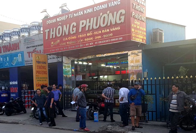 Nghe VietNamNet: Truy tìm hai đối tượng nổ súng cướp tiệm vàng tại TP.HCM