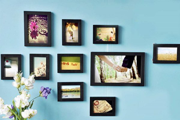 Sự kết hợp giữa khung ảnh và gia đình là một cách để tạo nên sự thân thuộc, ấm áp. Nếu chưa biết cách trưng bày, hãy treo ảnh gia đình trên tường với khung đẹp và đồng nhất nhau để tạo nên một không gian sống ấm cúng và đầy tình cảm.