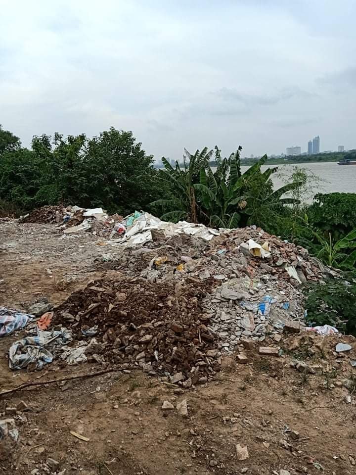 Hà Nội: Ngang nhiên đổ đất, xây dựng lấn chiếm trên hành lang thoát lũ