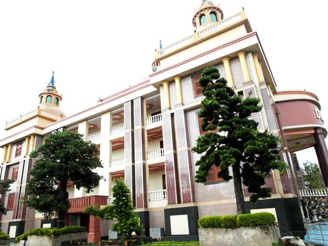 Choáng ngợp trước dinh thự lớn nhất Nam Bộ của đại gia Trầm Bê - Ảnh 6