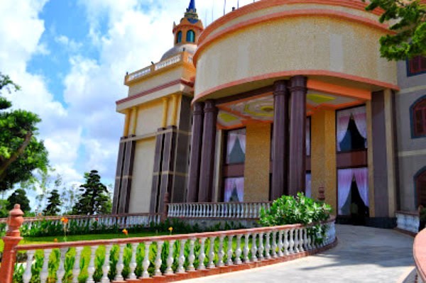 Choáng ngợp trước dinh thự lớn nhất Nam Bộ của đại gia Trầm Bê - Ảnh 8