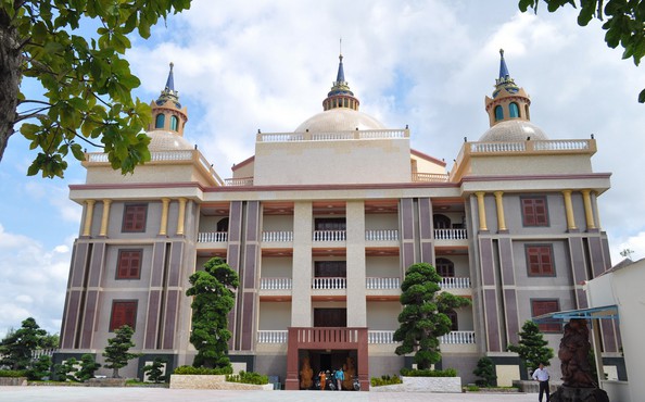 Choáng ngợp trước dinh thự lớn nhất Nam Bộ của đại gia Trầm Bê - Ảnh 5