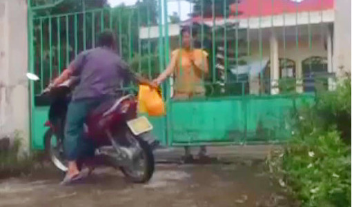 Nghe VietNamNet: Xác định 12 cán bộ, nhân viên liên quan đến hành vi ăn chặn hàng từ thiện