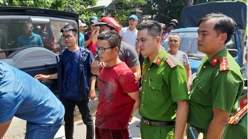 Nghe VietNamNet: Đã bắt được kẻ cướp tiệm cắt tóc, đâm cụ bà 70 tuổi tử vong
