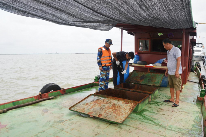 Bộ Tư lệnh Vùng Cảnh sát biển 1 tạm giữ 35.000 lít dầu DO không rõ nguồn gốc. Ảnh: Cảnh sát biển Việt Nam