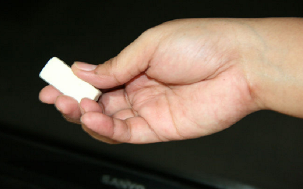 cach loai bo vet xuoc tren man hinh tivi Giadinhvietnam