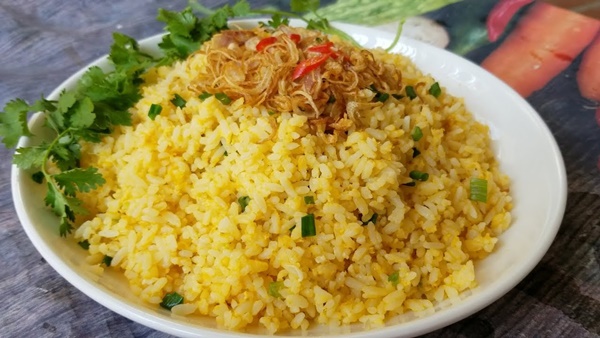 cach lam com chien trung