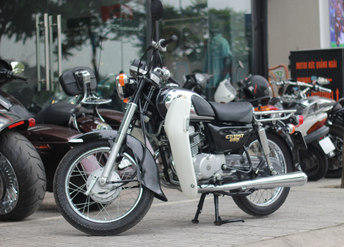 Phần sơn xe vẫn còn zin và không có dấu hiệu của sơn mới.