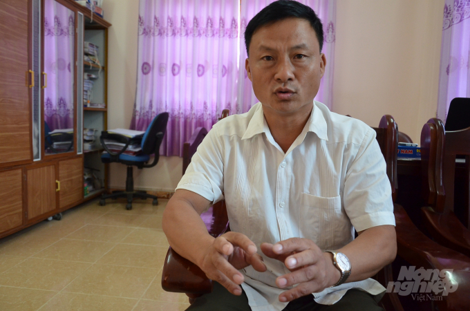 Anh Phù Đức Lâm - Chủ tịch xã Hồng Quang: Họp dân, 100% mong muốn giữ lại dân tộc Thủy gốc của mình. Ảnh: Dương Đình Tường.