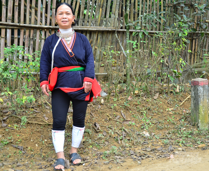 Trang phục của người Dao quần chẹt. Ảnh: Dương Đình Tường.