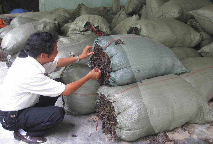 Rong khô được bán cho thương lái ngay khi phơi khô nên đã mang lại nguồn thu cho ngư dân. Ảnh:&nbsp;P.P.