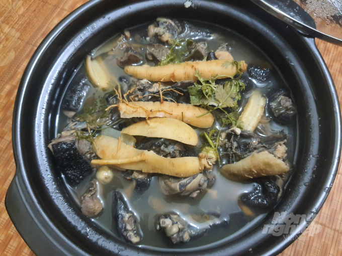 Món gà mặt quỷ nấu canh sâm, ngon và bổ dưỡng - Ảnh: Cường Vũ