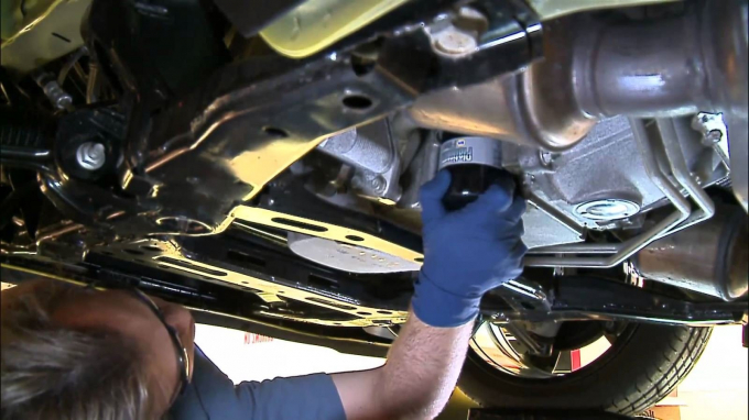 Bao lâu thì nên thay cốc lọc dầu ô tô?