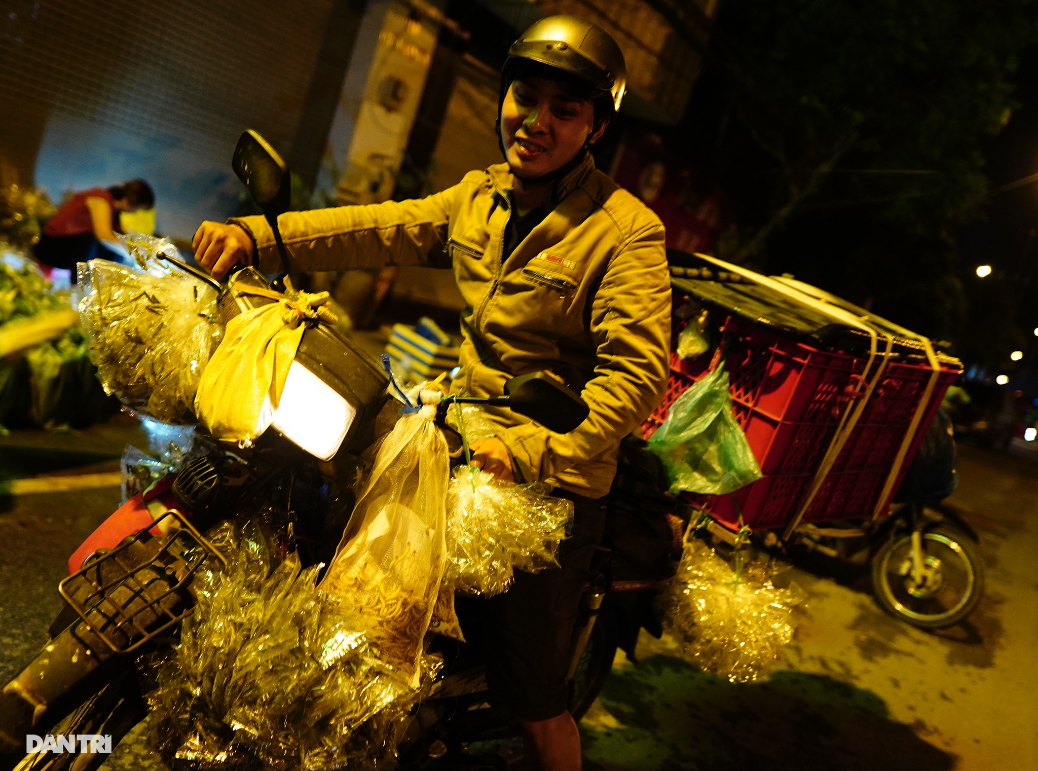 Côn trùng tại khu tập trung này được thu gom từ nhiều nguồn, nuôi có, tự nhiên có, nhiều chủng loại