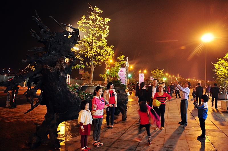 Trải nghiệm đồ ăn vặt tại lễ hội Hoa Anh đào Quảng Ninh - ảnh 2