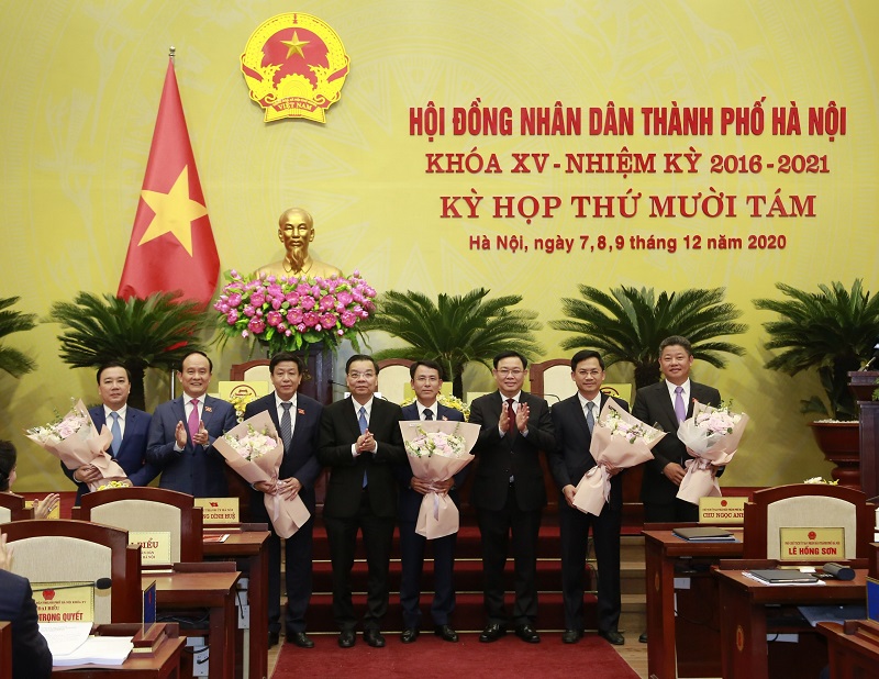 PM approves five deputy mayors of Hanoi