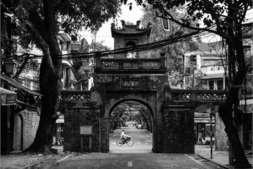 The old man guarding Hanoi's last ancient gate for 20 years