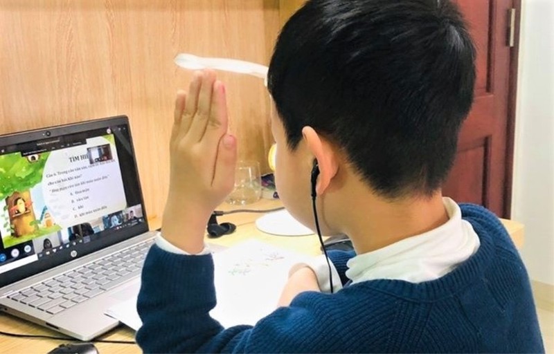 Vietnam officially approves online schooling