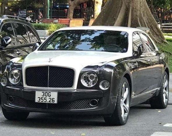 Phát hiện siêu xe Bentley đeo biển kiểm soát giả