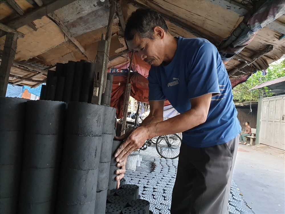 'Vựa' than tổ ong Hà Nội lặng lẽ trước ngày tàn