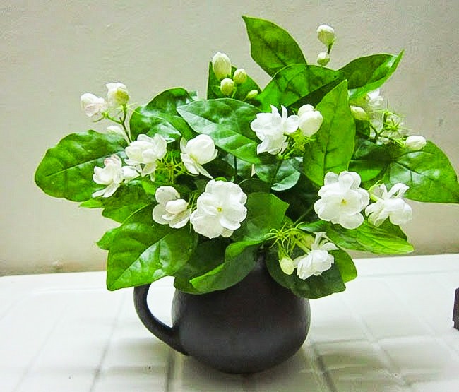 Ngoài tác dụng tăng vẻ đẹp trong phòng, giúp bạn có tinh thần thoải mái, mùi hương của hoa sẽ lấn át và tỏa khắp căn phòng ngủ. Ảnh: ST