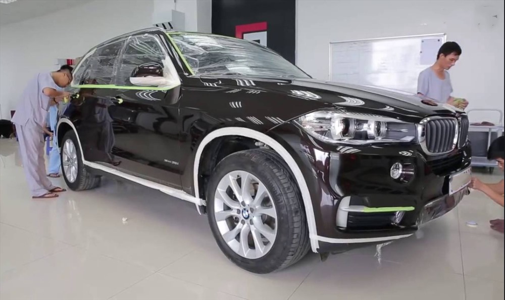 Phủ ceramic có thể hạn chế được các tác nhân bên ngoài làm ảnh hưởng đến độ bền của sơn xe. Ảnh PT.