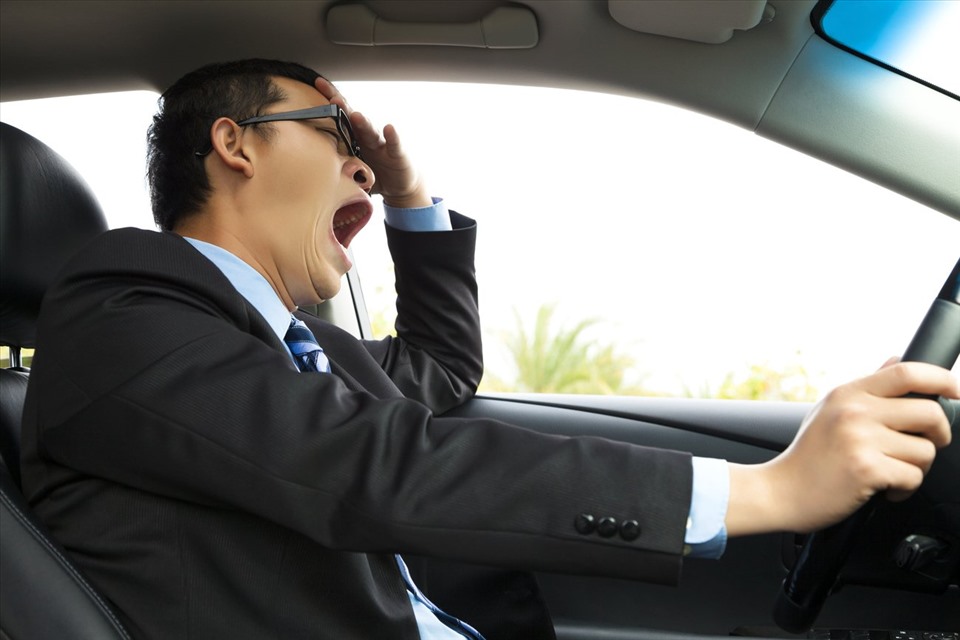 Thói quen xấu khiến tài xế dễ sinh bệnh khi lái xe đường dài