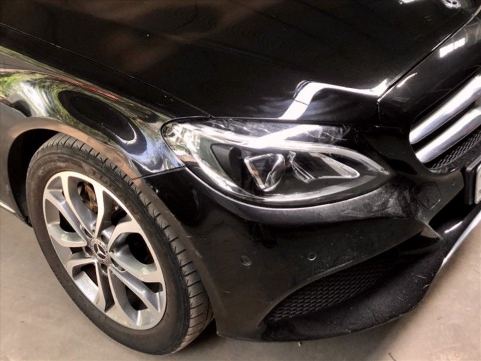 Lốp xe đã bị mòn gai và độ sâu của rãnh lốp giảm cho thấy xe đã di chuyển nhiều. Ảnh: Khánh Linh.